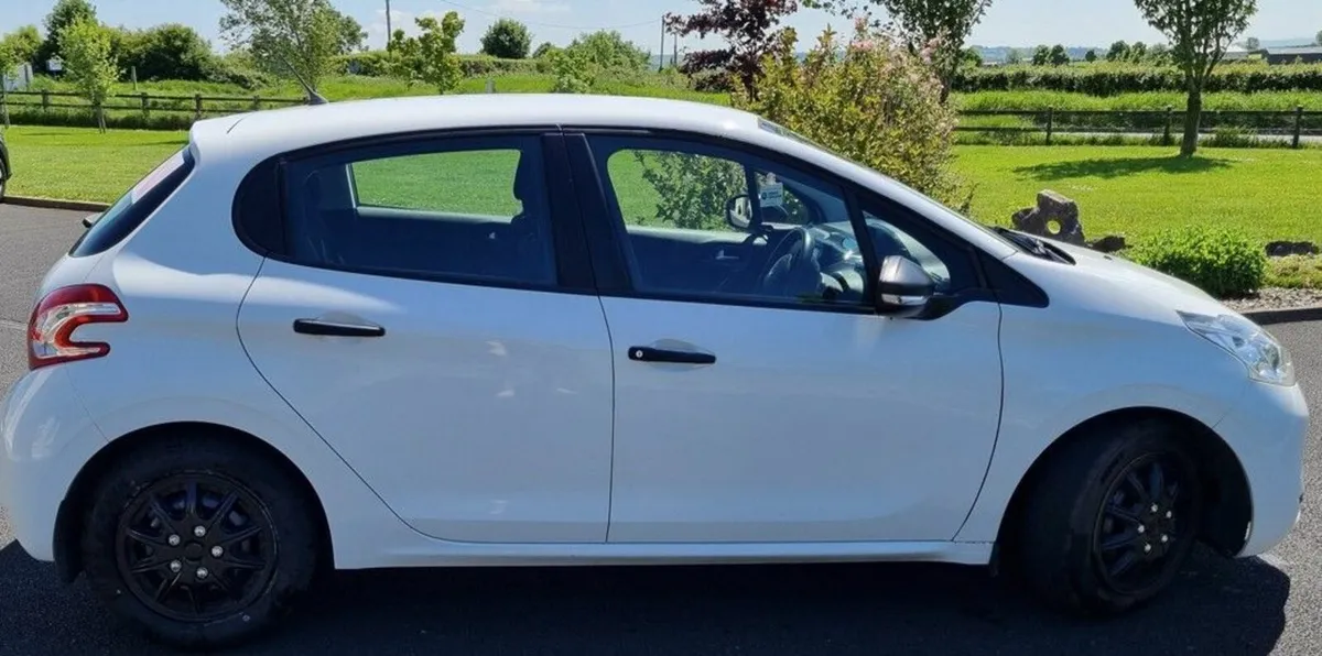 132 Peugeot 208 1.0 VTI ACCESS 68BHP 5dr - Image 3