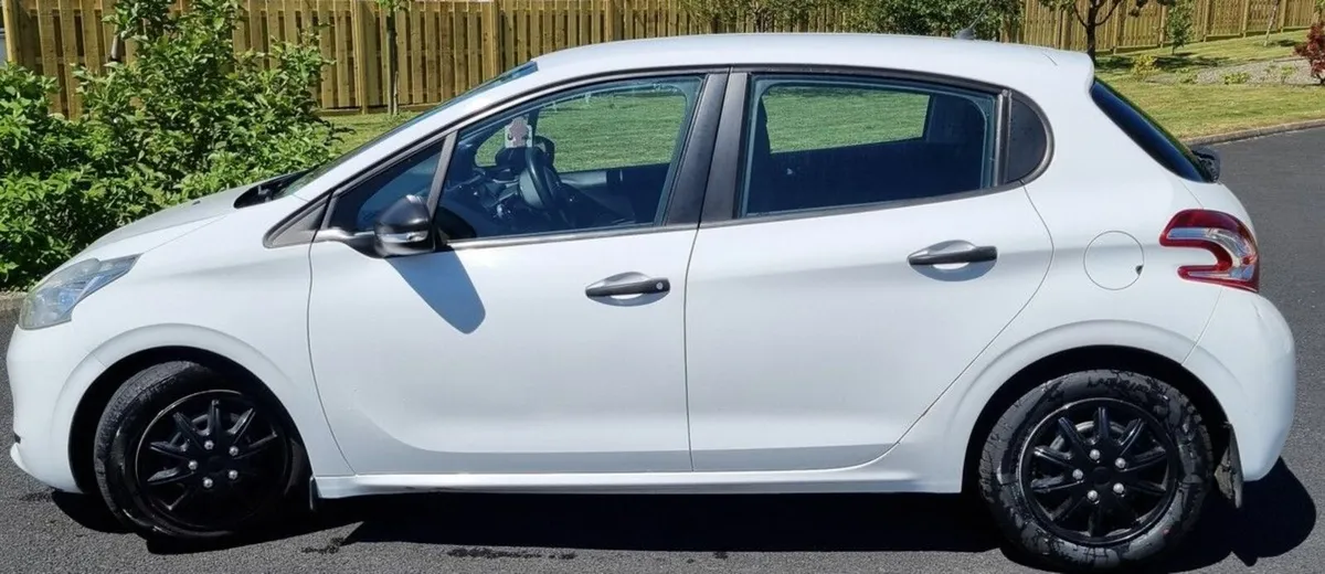 132 Peugeot 208 1.0 VTI ACCESS 68BHP 5dr - Image 4