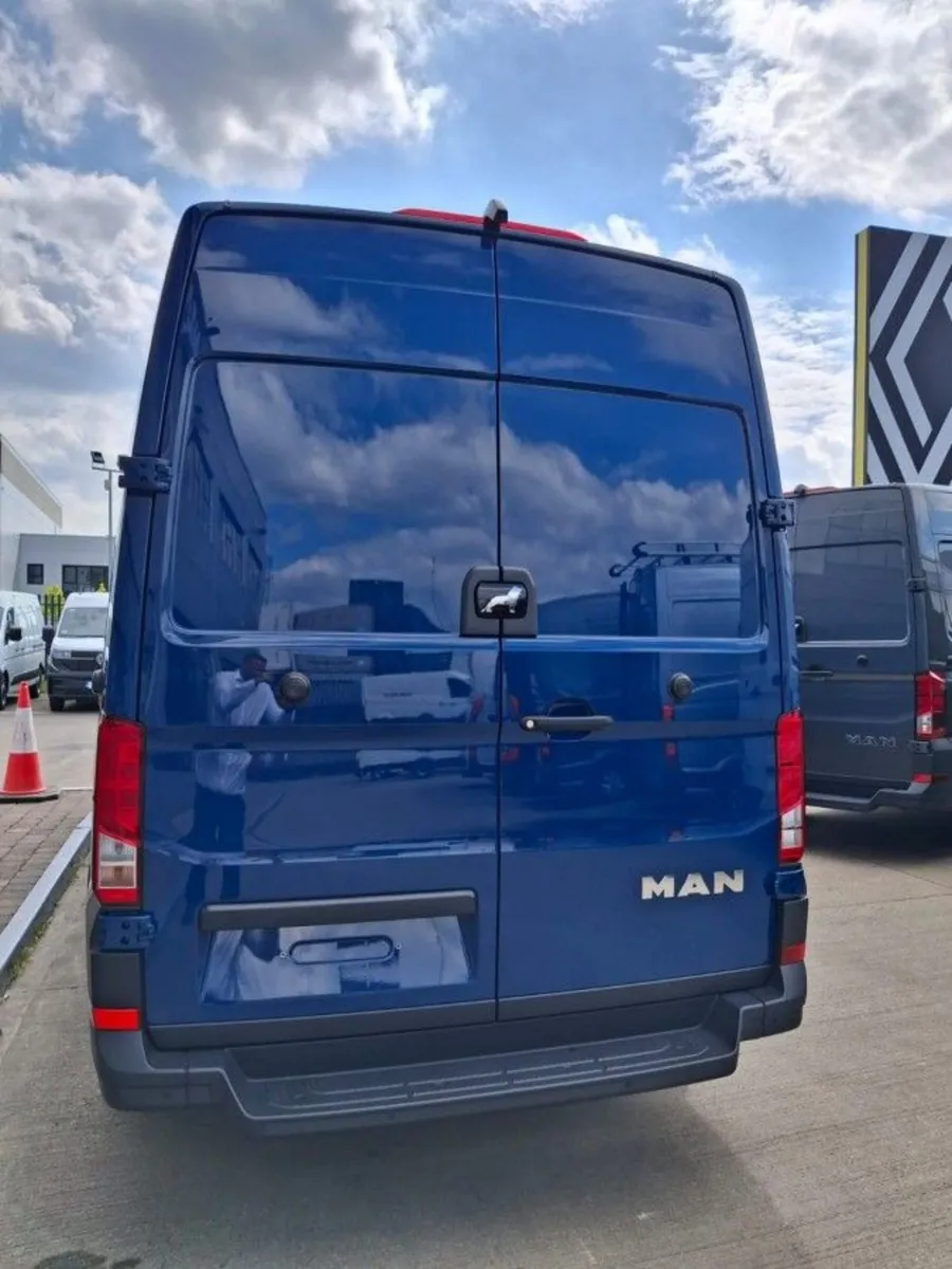 MAN TGE TGE 3.200 High-spec Panel Van - Image 4