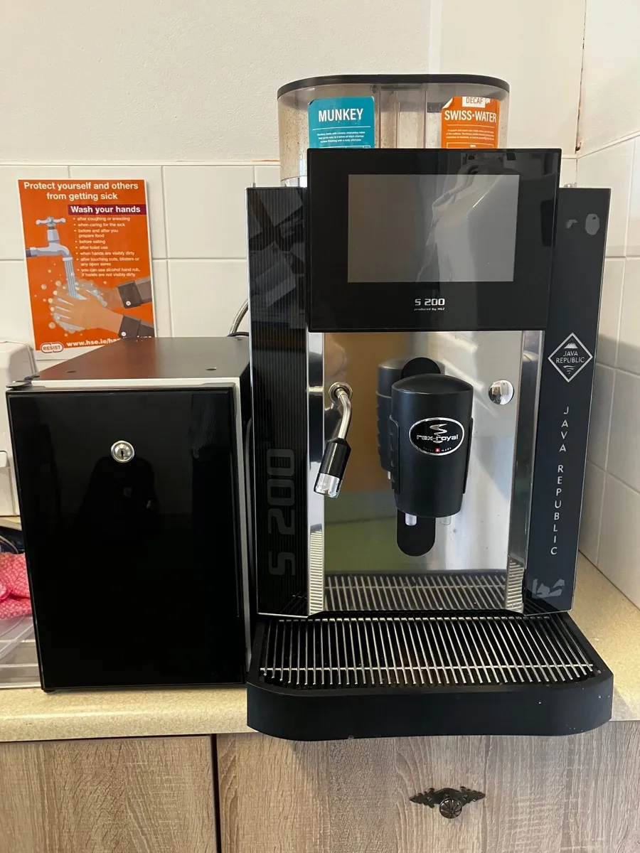 Coffee machine and milk fridge - Image 2