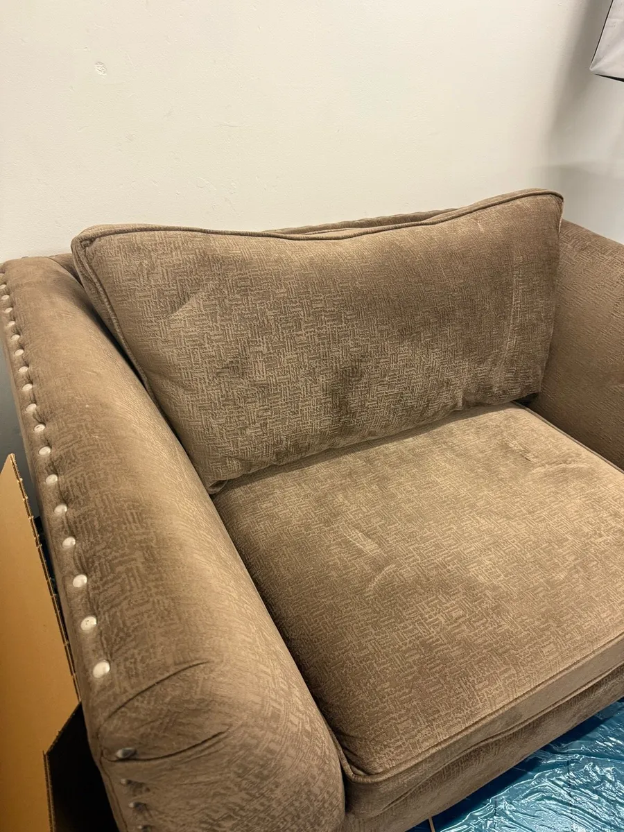 Couch - Image 2