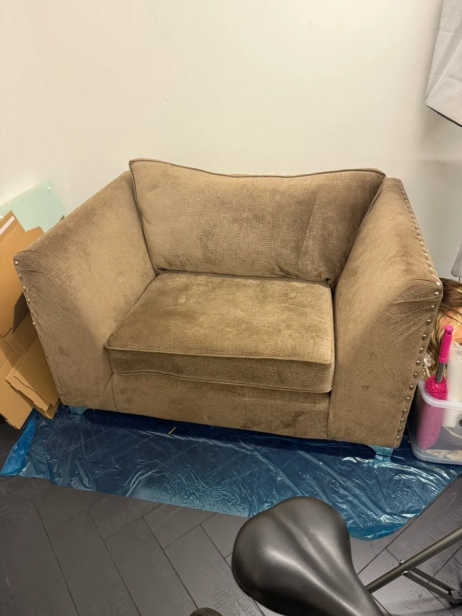 Couch - Image 4