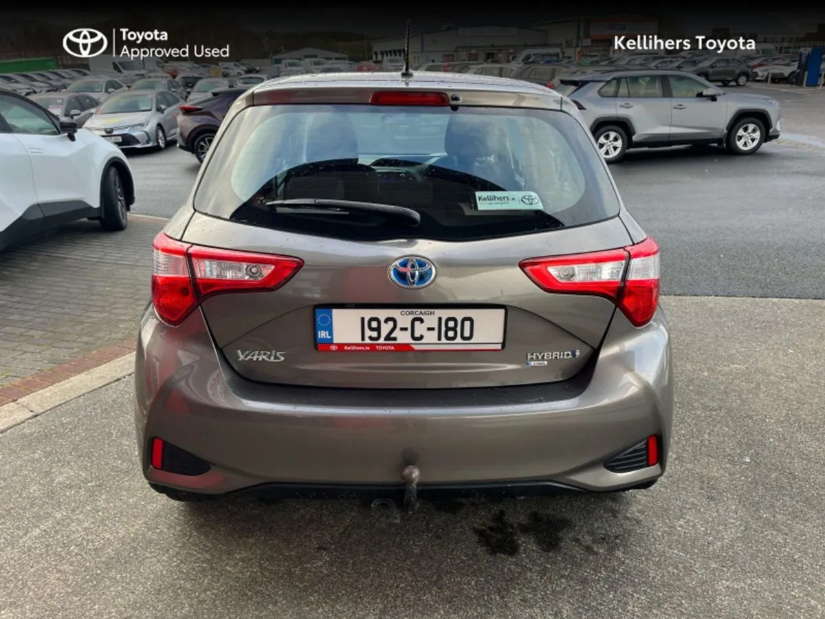 Toyota Yaris Hybrid Electric Luna - Image 4