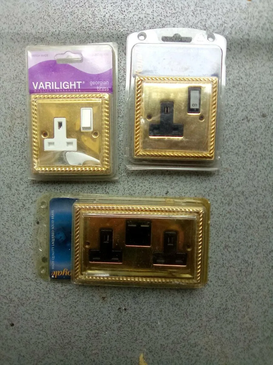1 TWIN    AND. 2  SINGLE  BRASS. SOCKETS.  NEW - Image 1