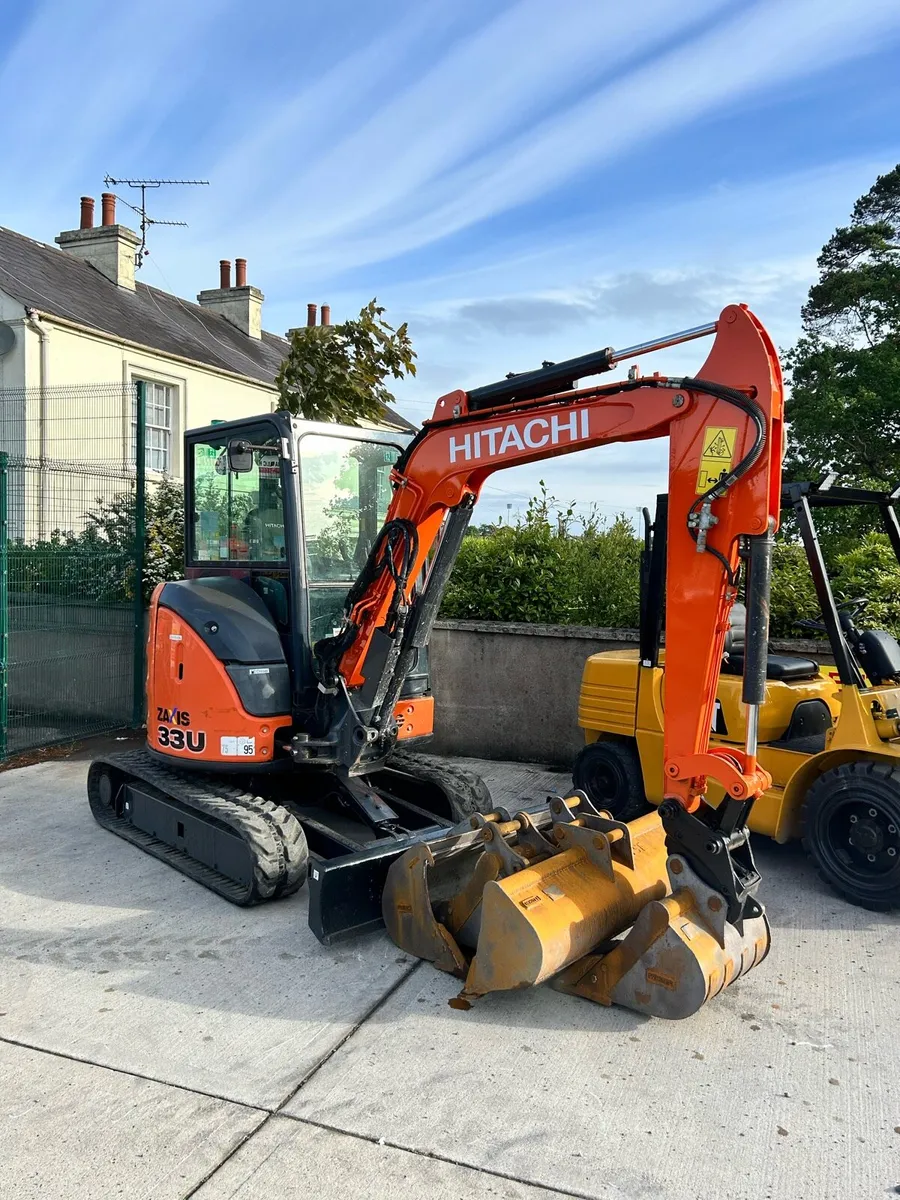 2018 Hitachi Digger - Image 1