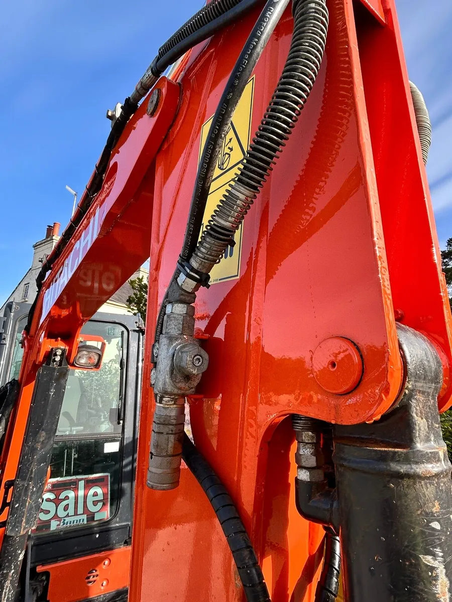 2018 Hitachi Digger - Image 4