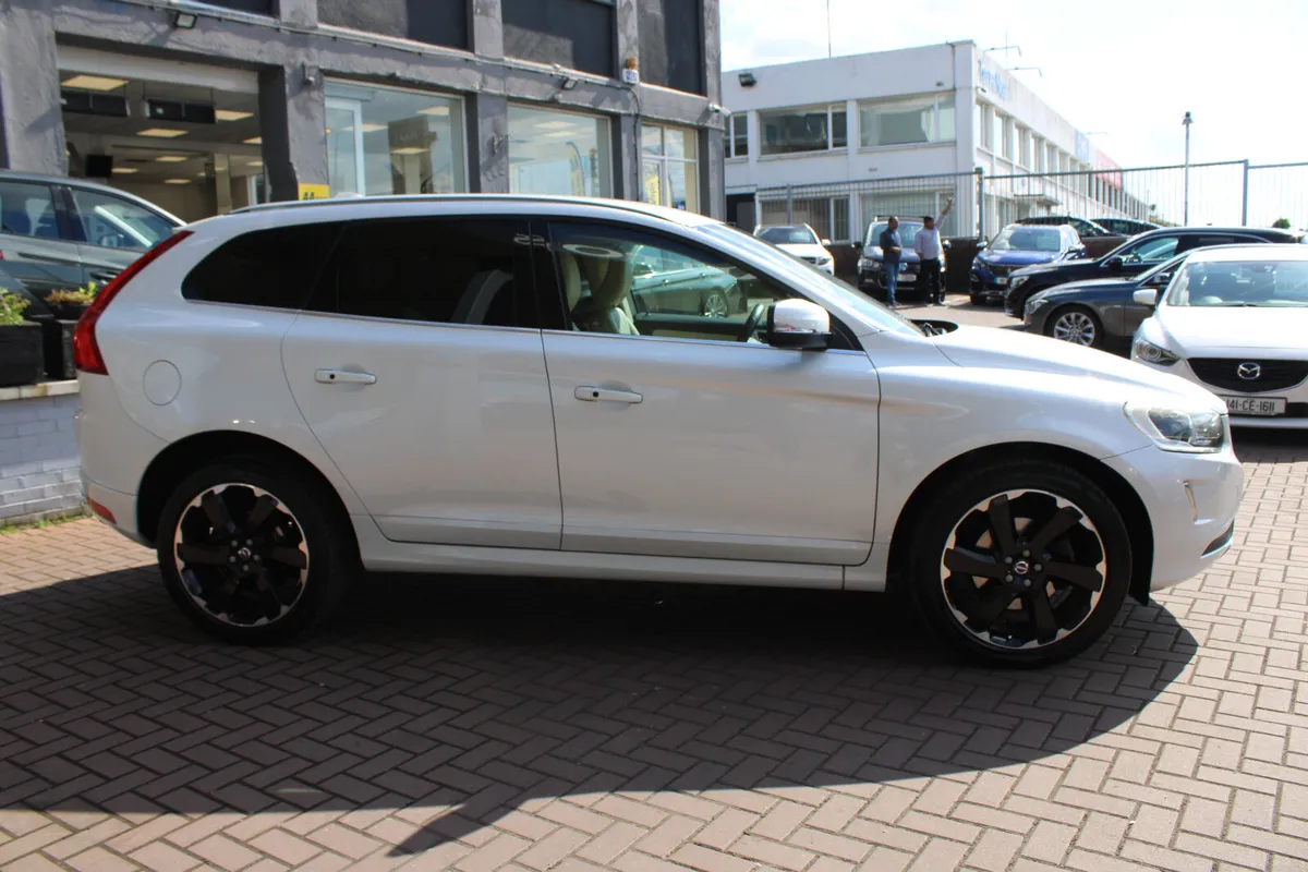 VOLVO XC60 2.0D4 CROSS COUNTRY 5DR ESTATE AUTO - Image 3