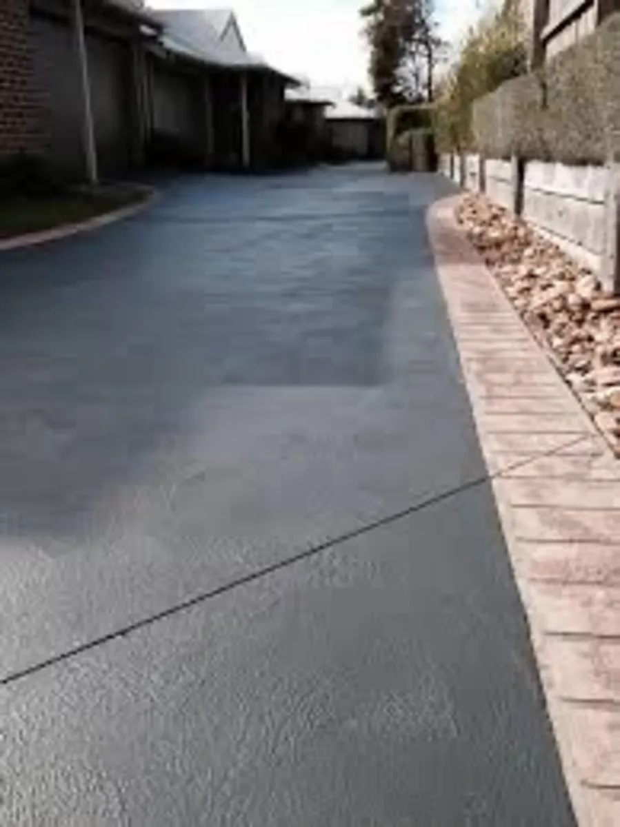 Roof/driveway paint - Image 1