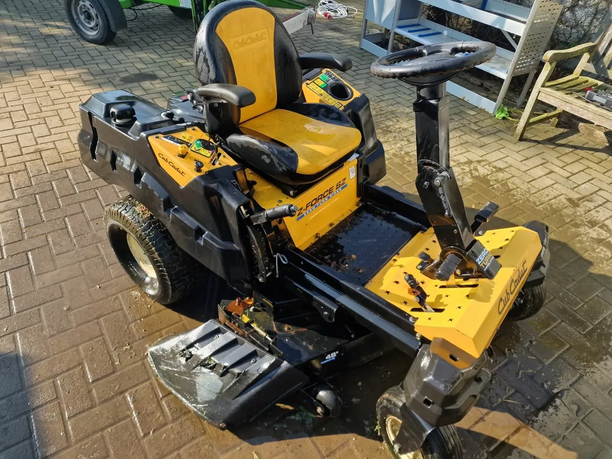 Cub cadet zero turn ride on mower lawnmower - Image 3