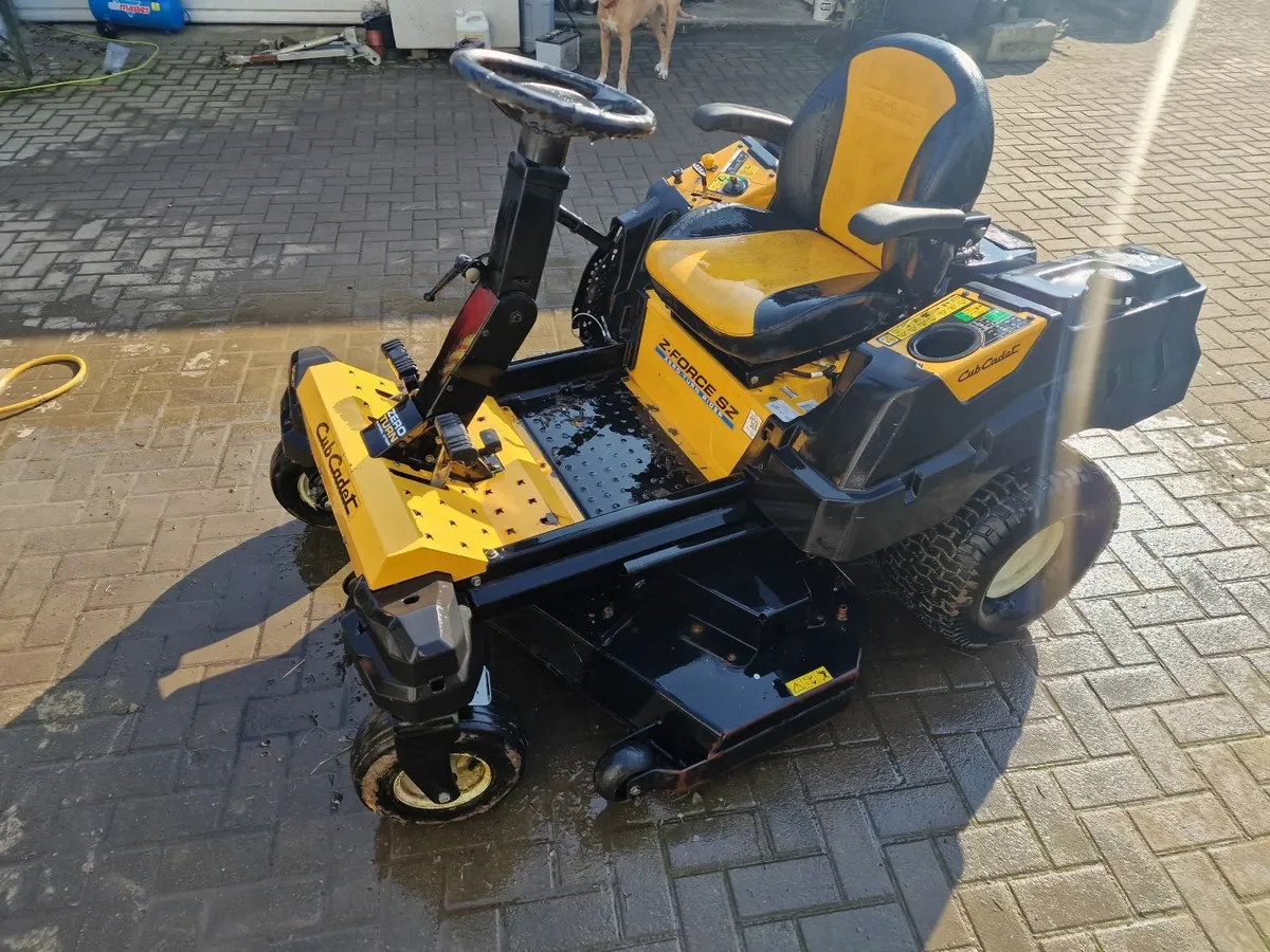 Cub cadet zero turn ride on mower lawnmower - Image 4