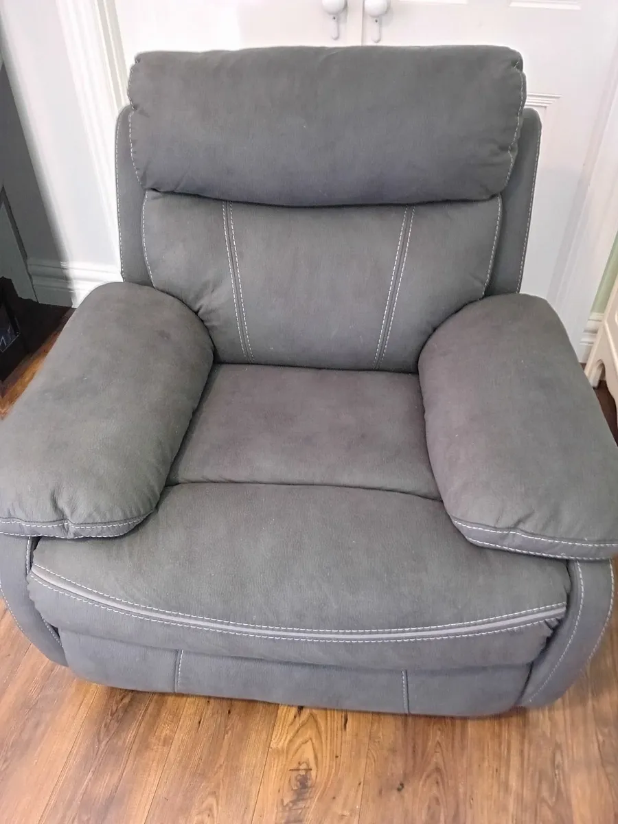 Electric recliner sofa and armchair - Image 1
