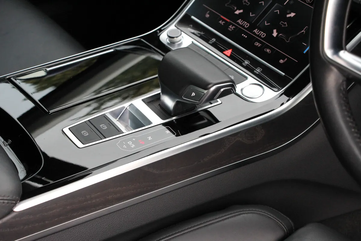 A8 286Bhp * Leather * Tech * Heads up * Low kms - Image 4