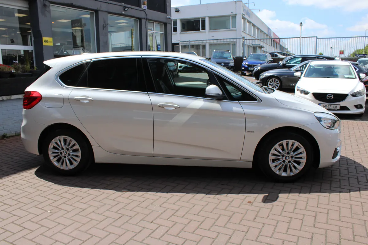 BMW 218D SE LUXURY 5DR ESTATE AUTOMATIC - Image 3
