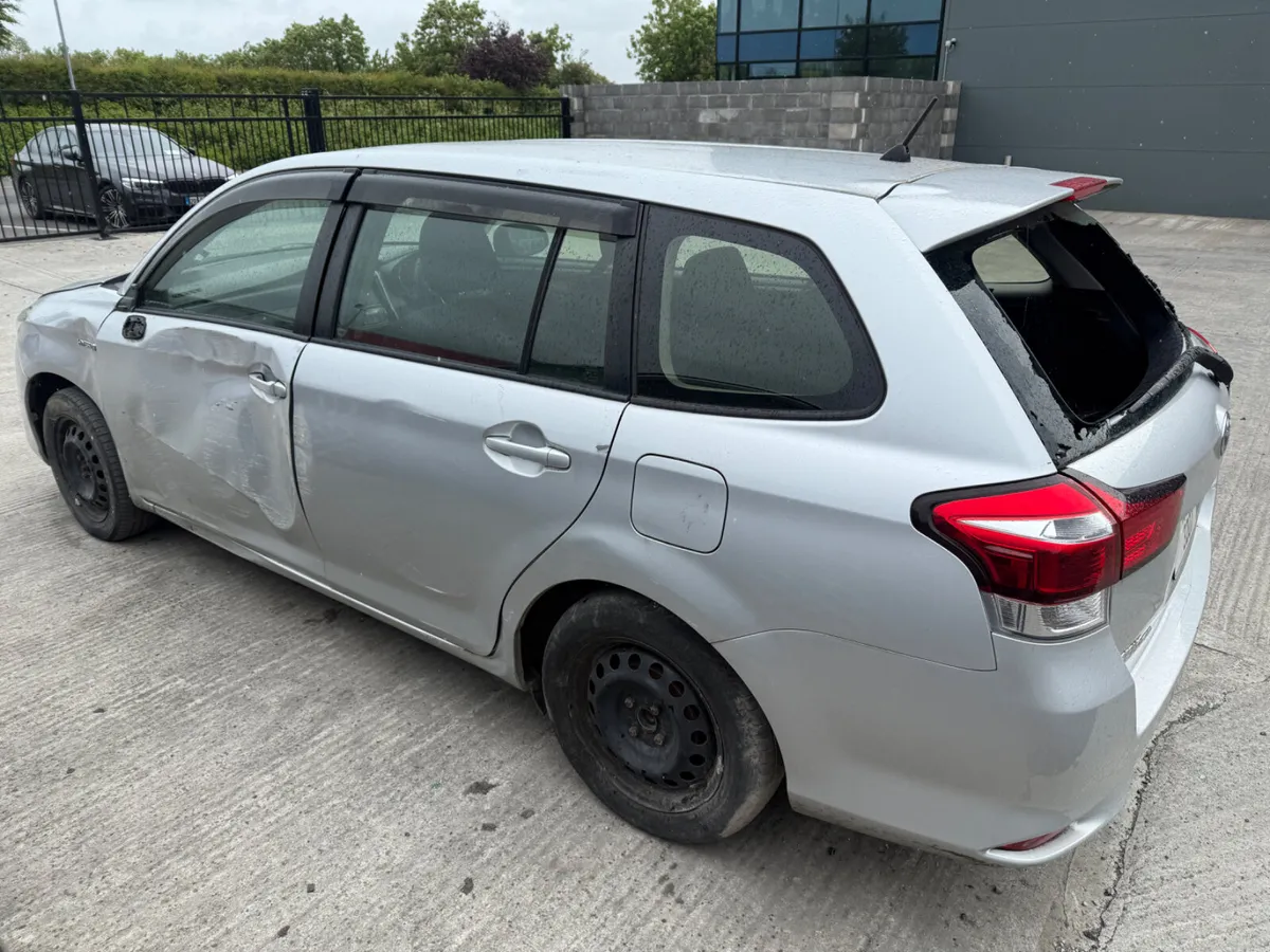 2016 TOYOTA COROLLA FIELDER - Image 4