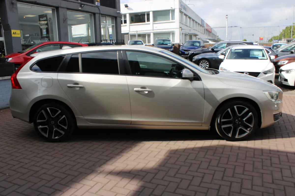 VOLVO V60 D4 SE LUXURY 5DR ESTATE AUTOMATIC - Image 3