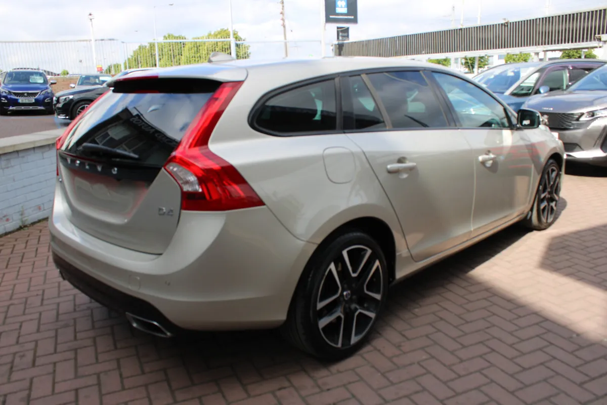 VOLVO V60 D4 SE LUXURY 5DR ESTATE AUTOMATIC - Image 4