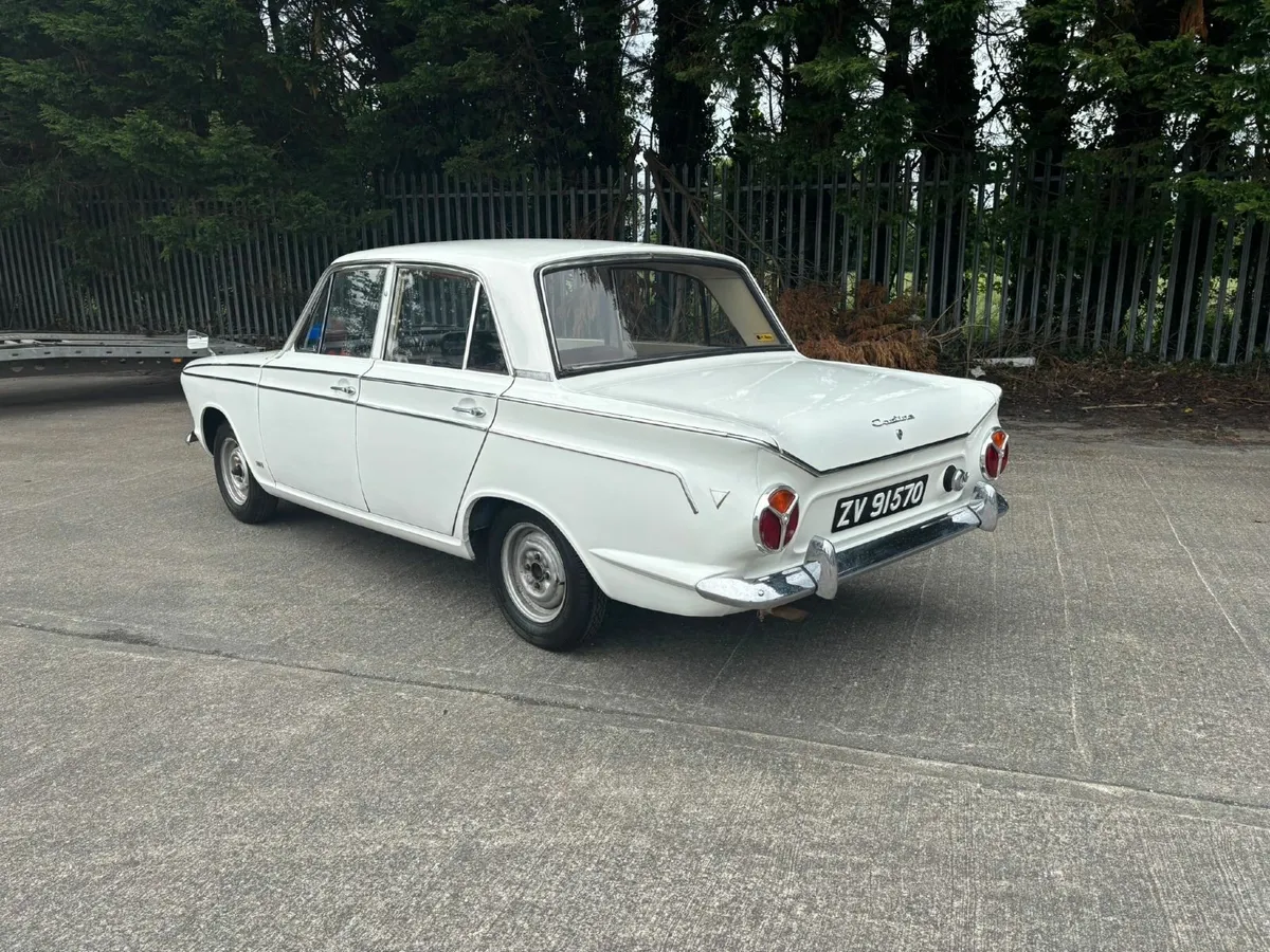 Ford Cortina  Super 116E Collectors Auction 8th Ju - Image 4