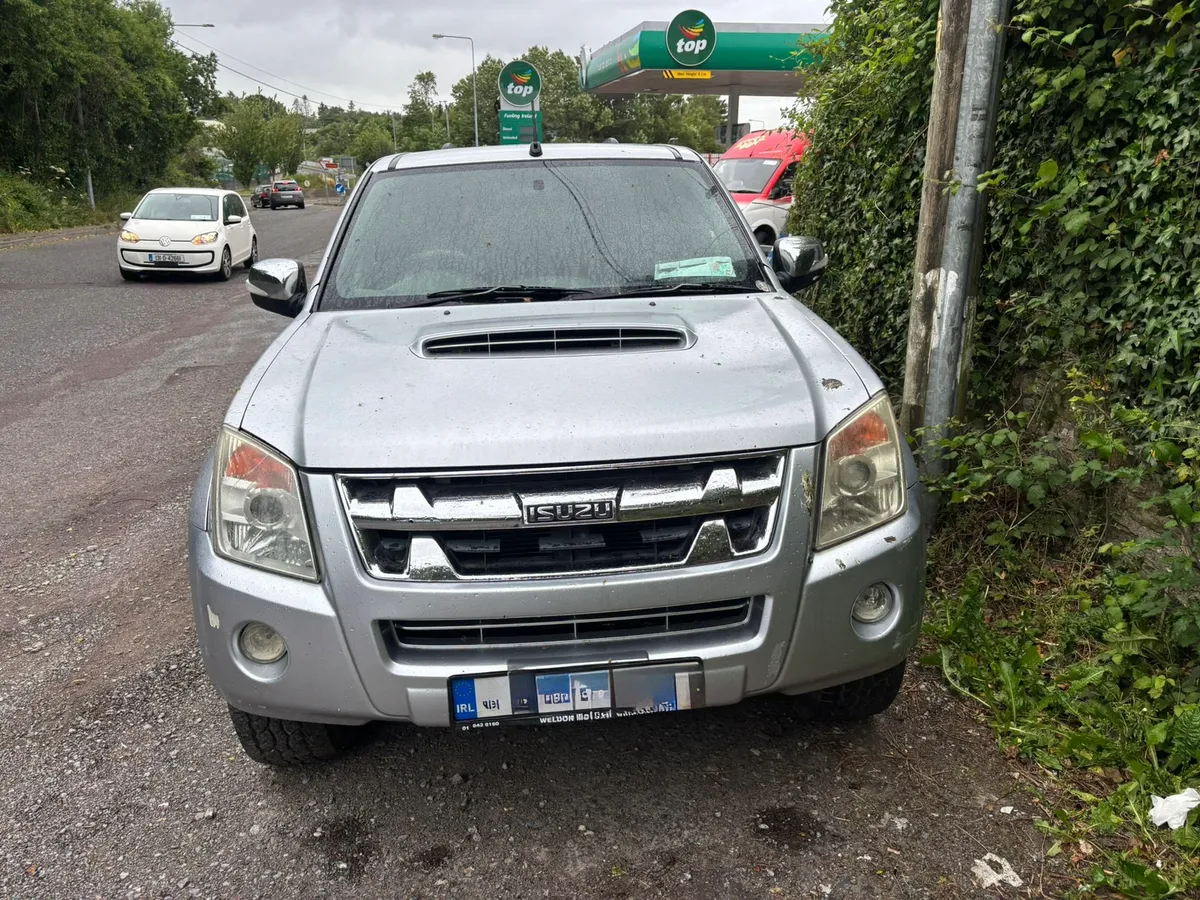 11 Isuzu no damage - Image 1