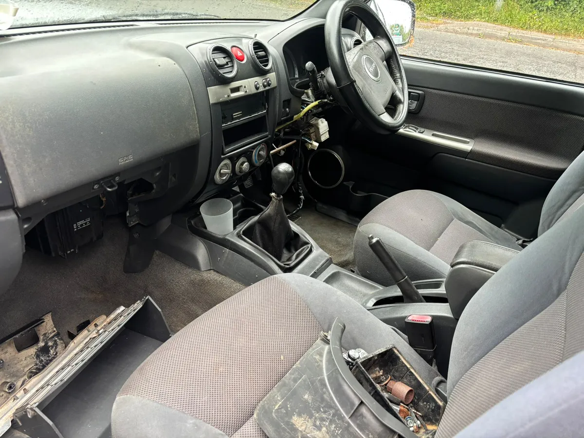 11 Isuzu no damage - Image 4