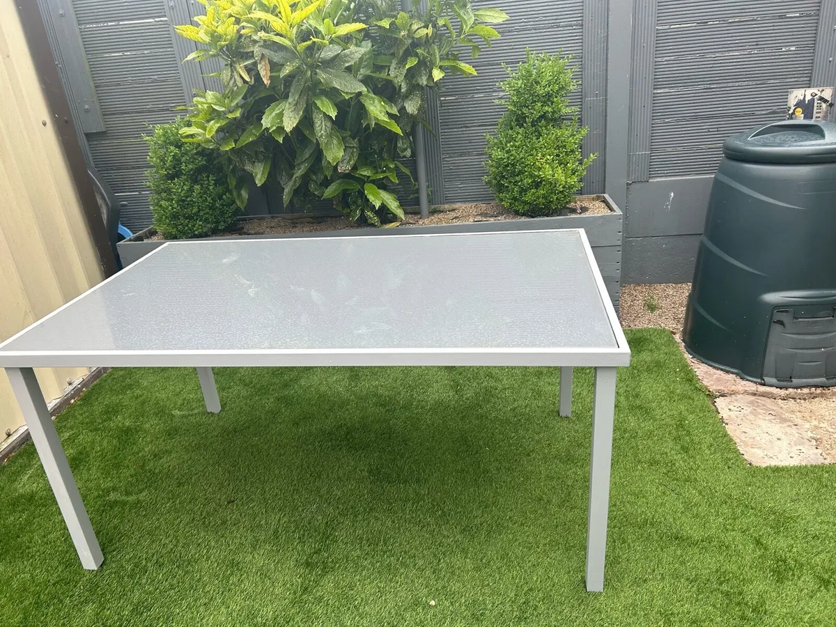 Garden table - Image 2