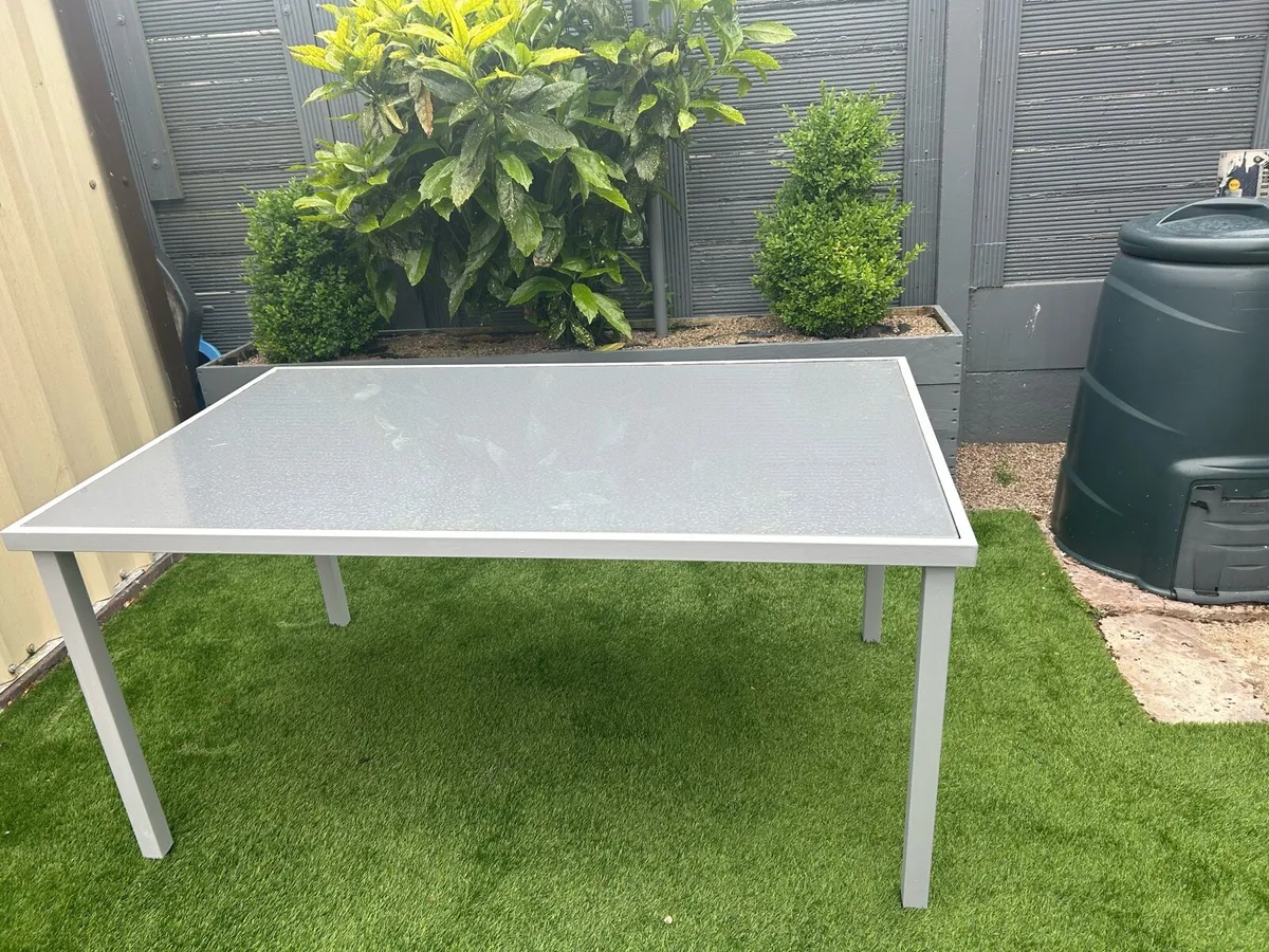 Garden table - Image 3