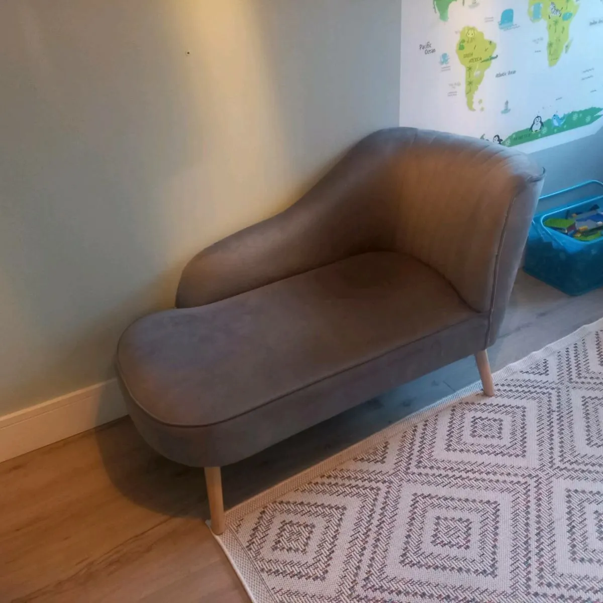 Couch - Image 2