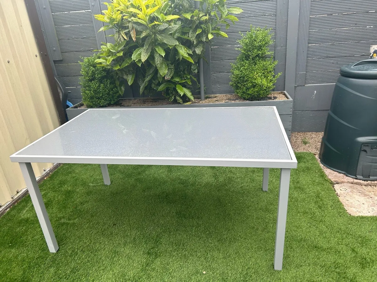 Garden table - Image 4