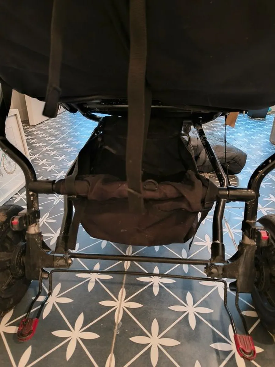 Mountain buggy duet - Image 3