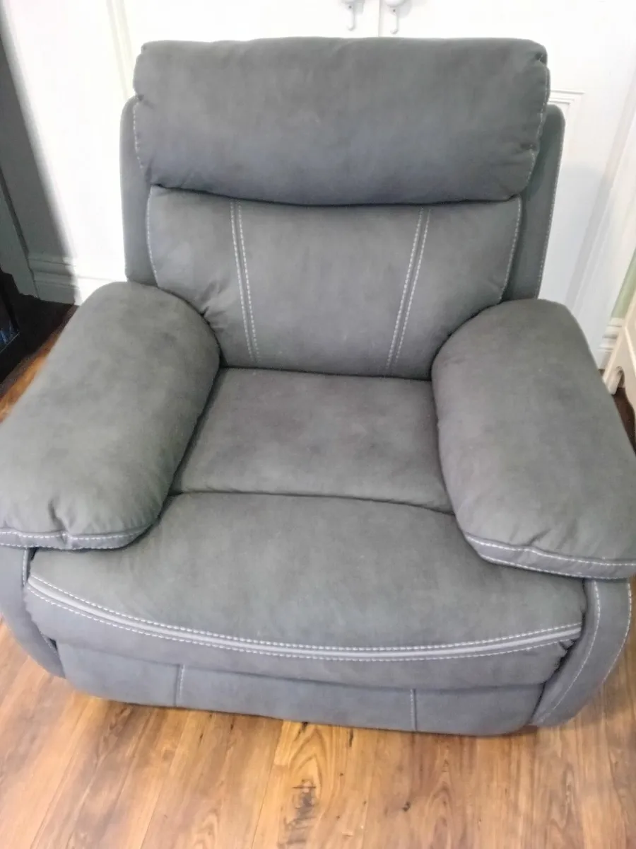 Electric recliner sofa and armchair - Image 4