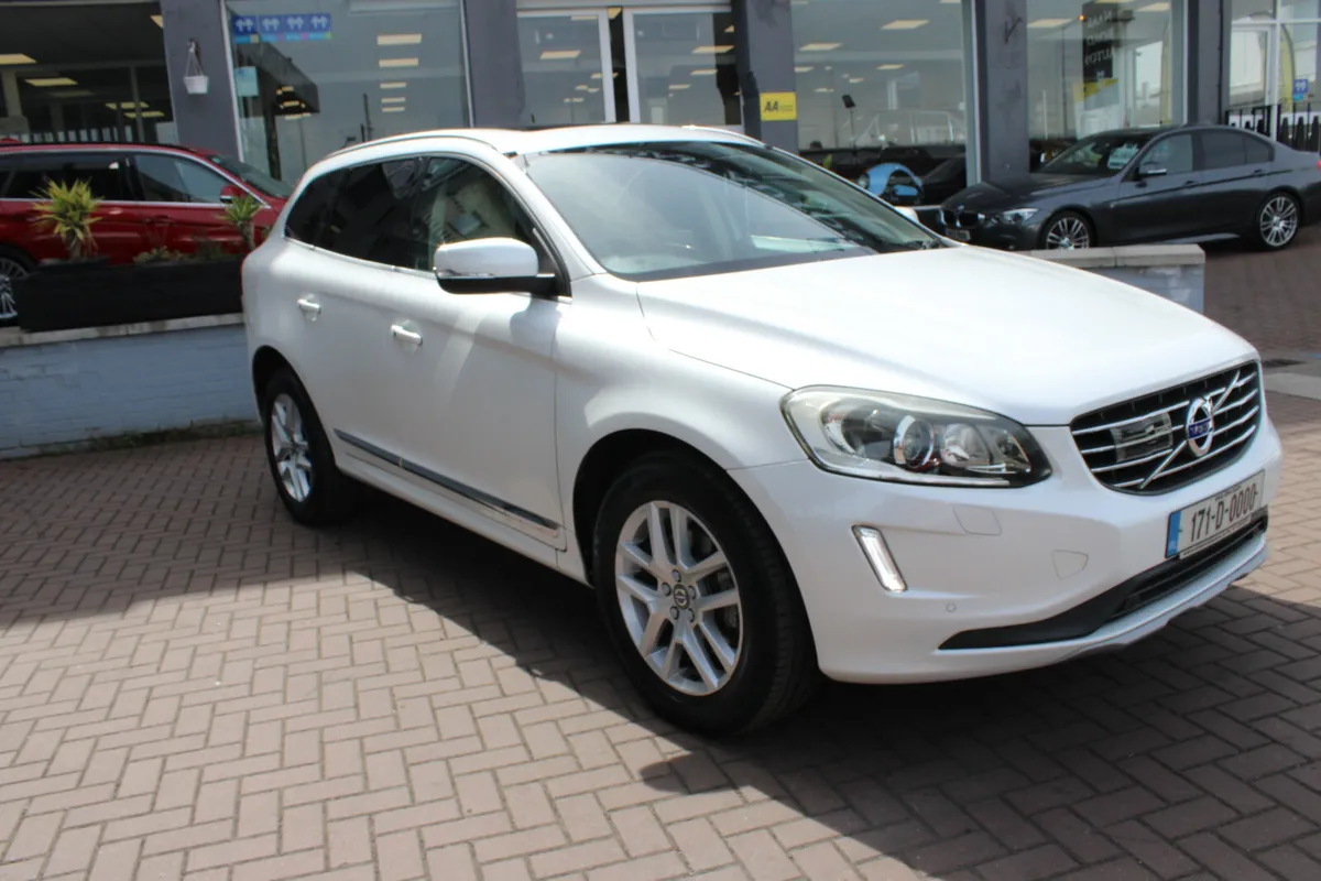 VOLVOXC602.0D4 CROSS COUNTRY 5DR ESTATE AUTOMATIC - Image 1
