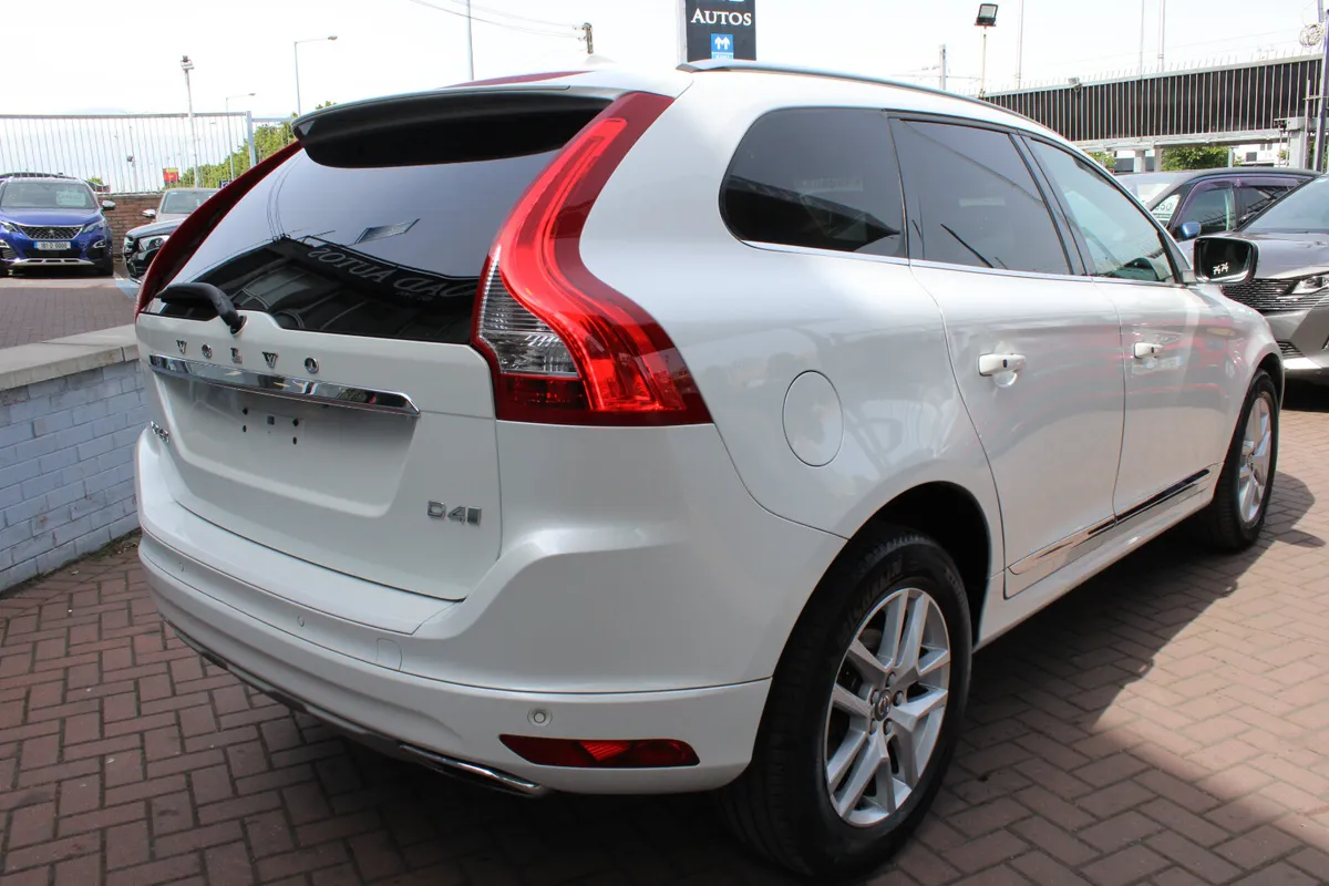 VOLVOXC602.0D4 CROSS COUNTRY 5DR ESTATE AUTOMATIC - Image 4