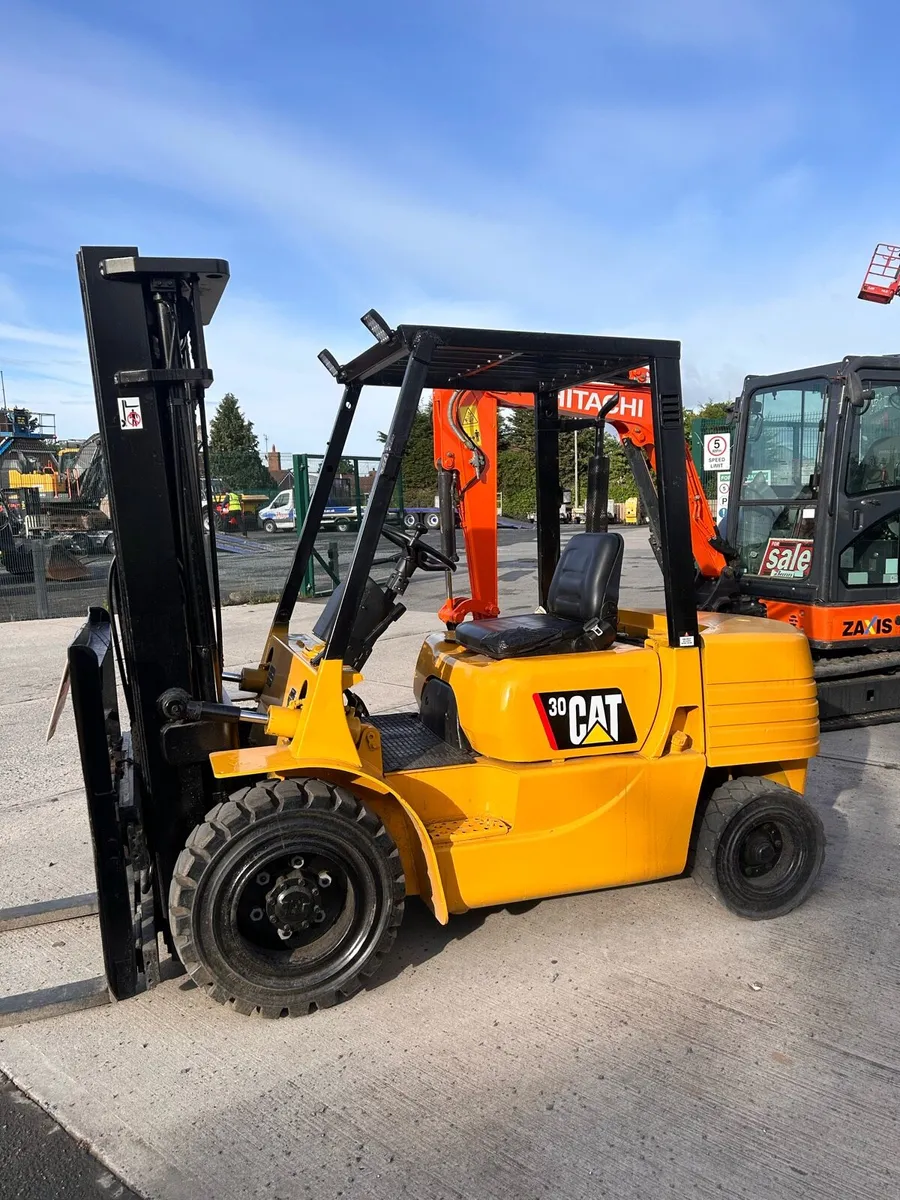 CAT Forklift - Image 2