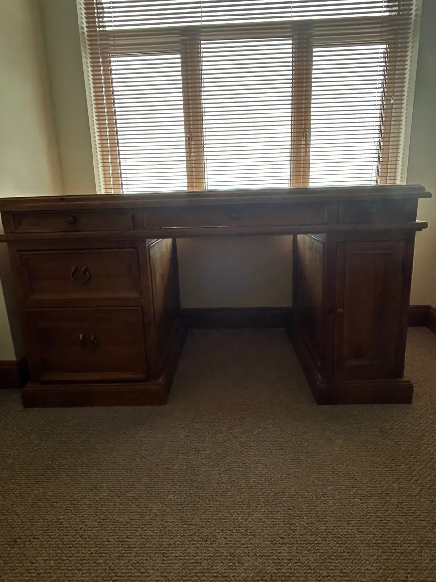 Solid desk - Image 1