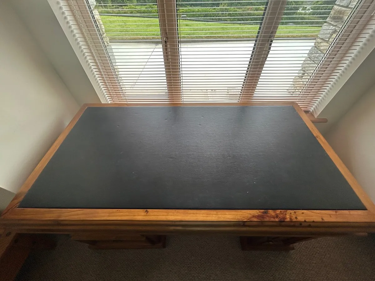 Solid desk - Image 4