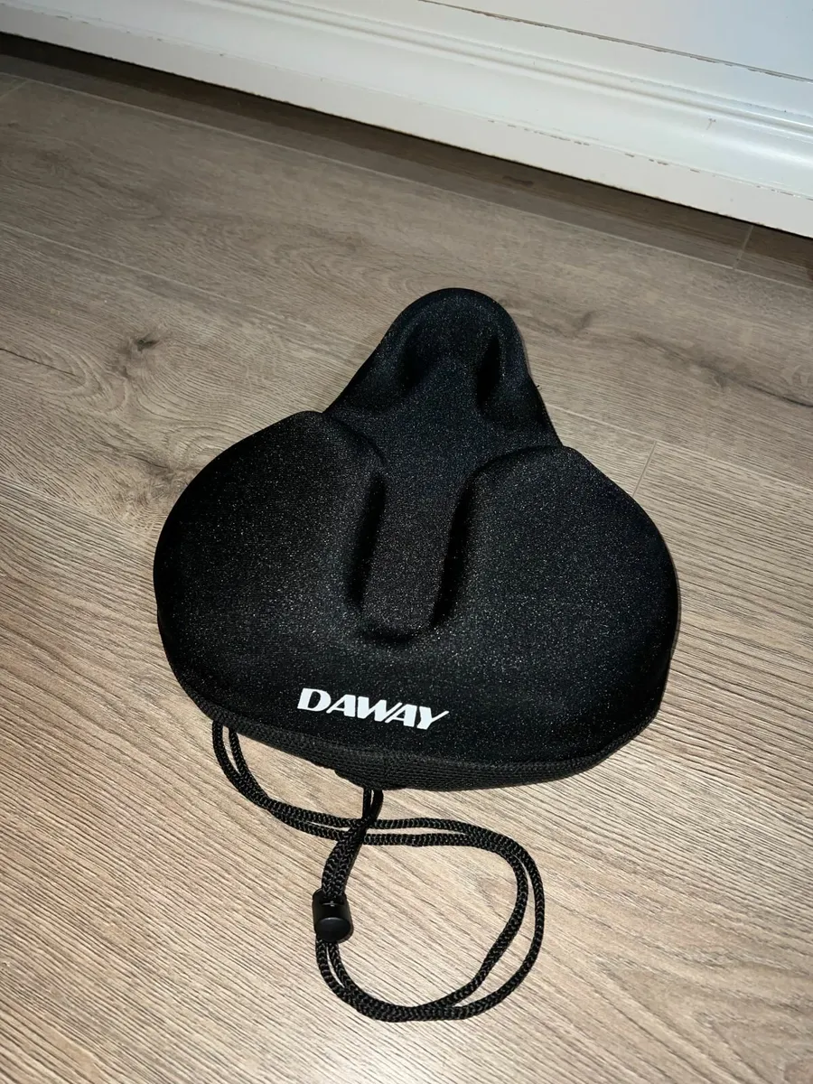 DAWAY Comfortable Exercise Bike Seat Cover - Image 1