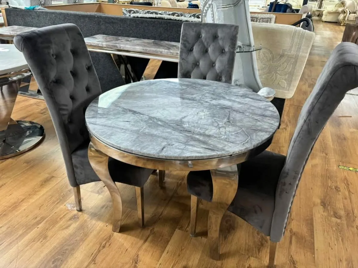 " Lovely Dinning Table With 6 Chairs" - Image 3