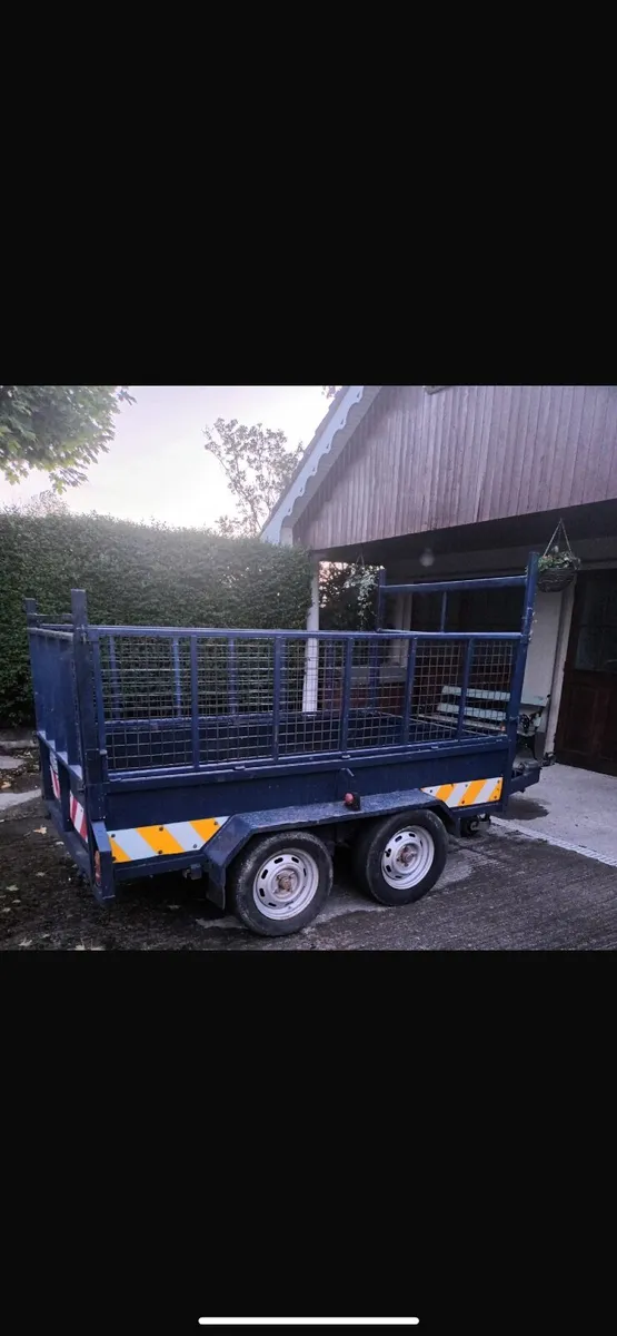 Trailer - Image 1