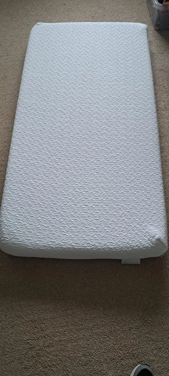 Toddler bed with Mattress - Image 2