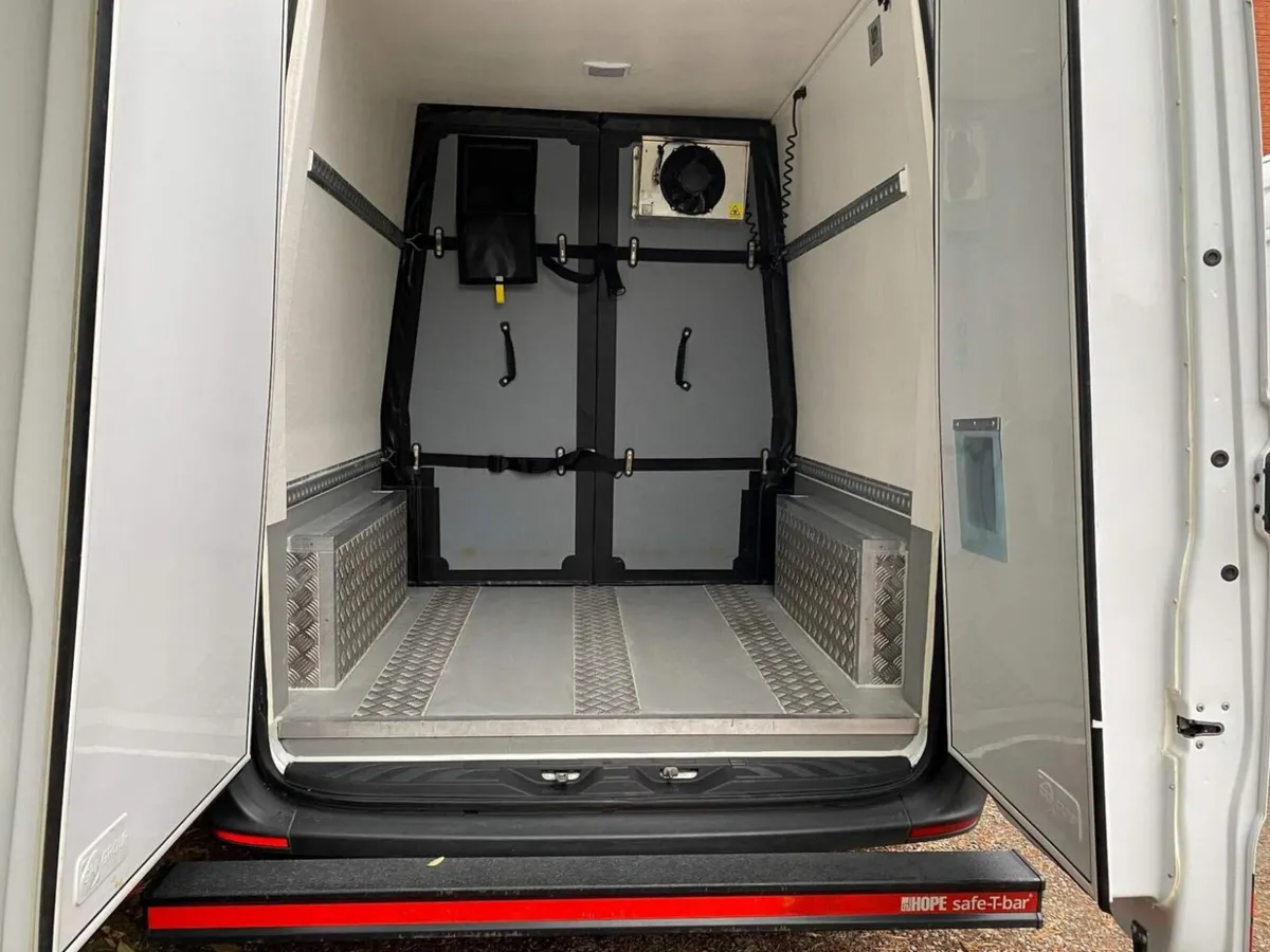 Mercedes-Benz Sprinter with split fridge - Image 2