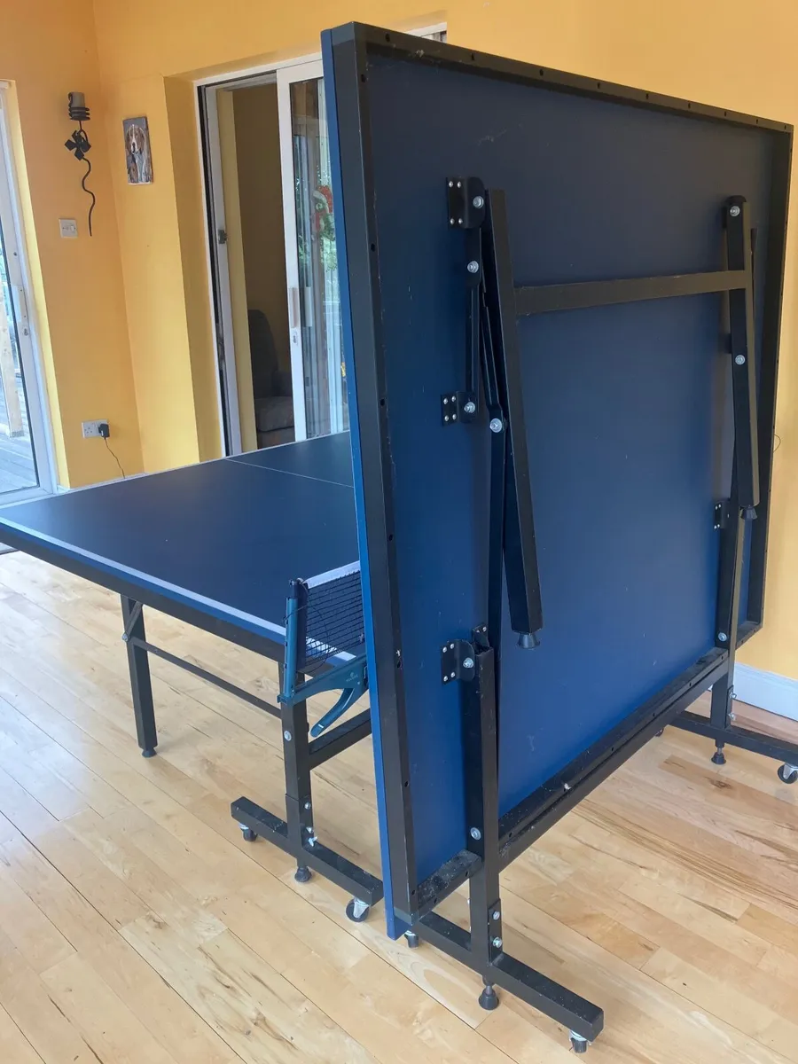 Table tennis table - Image 1