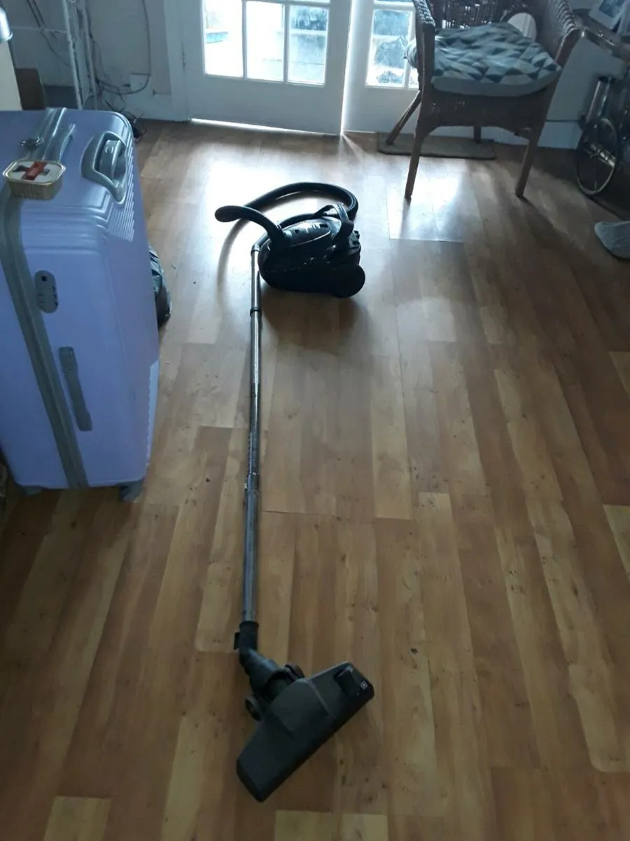 2 vacuum cleaners Hoover and morphy Richard's - Image 2