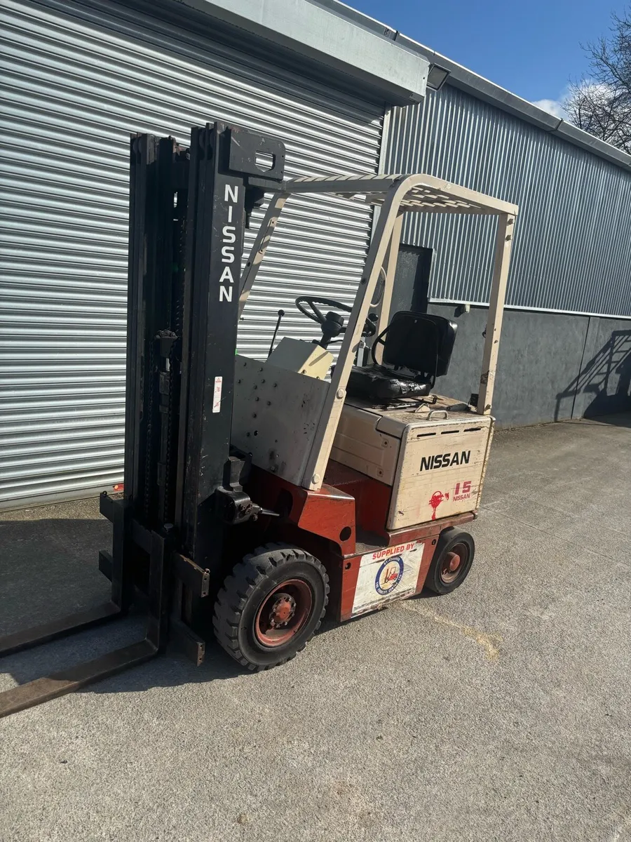 Nissan forklift and electric pallet truck - Image 1