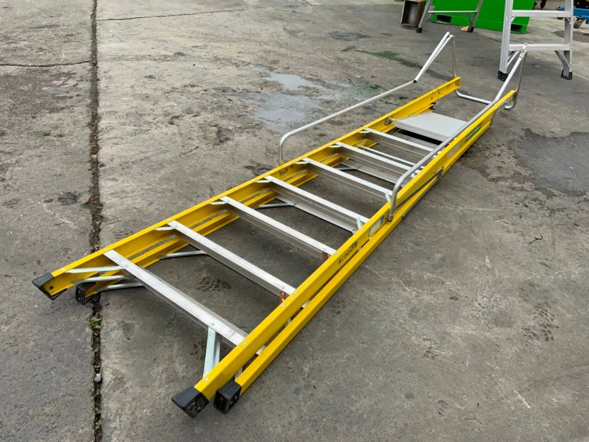FIBREGLASS PLATFORM ACCESS LADDER.......0442. - Image 3
