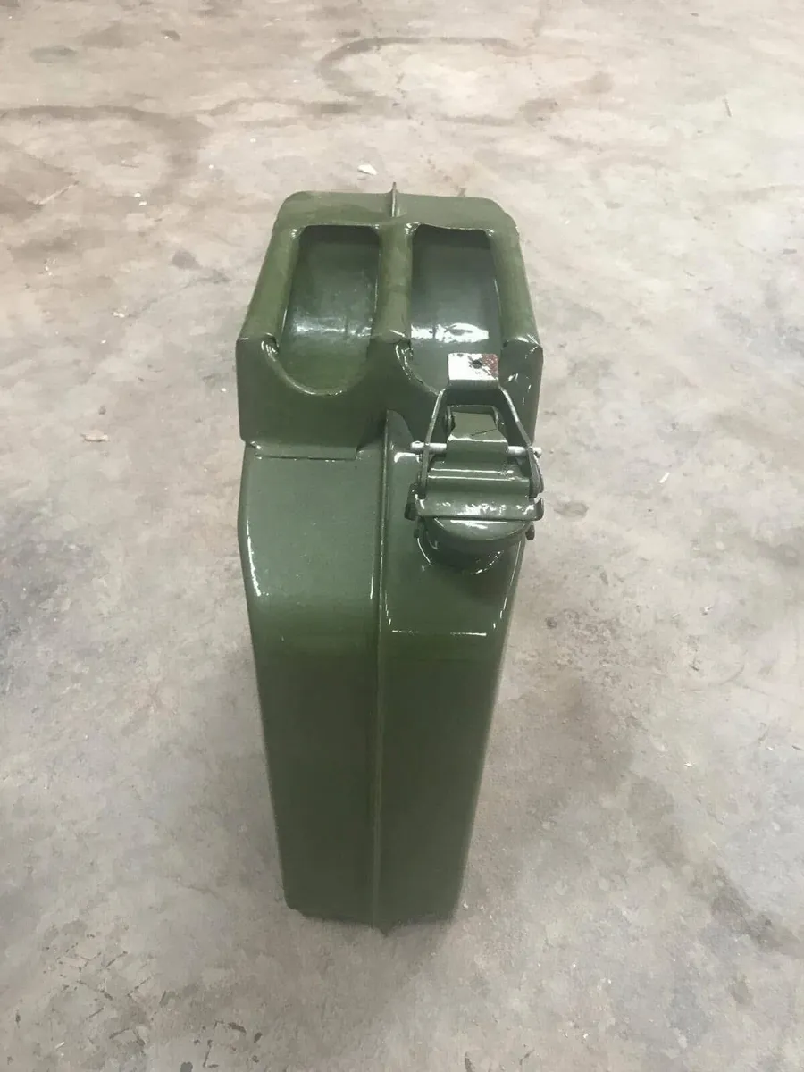 Jerry cans - Image 1