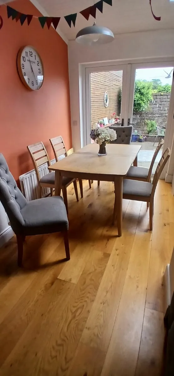 Extendable Dining Table and 6 chairs - Image 2
