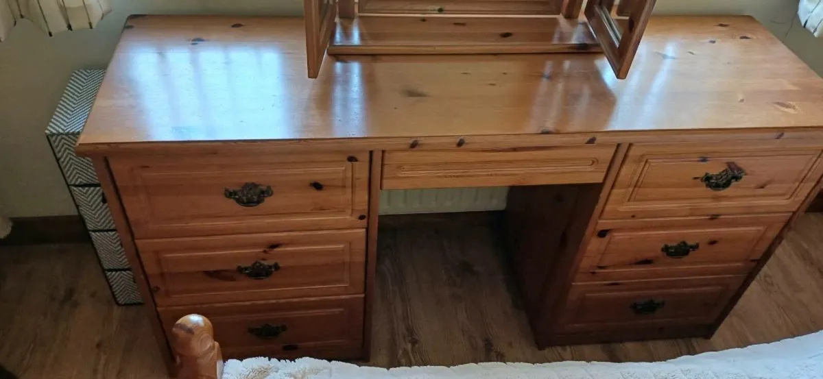 Bedroom Furniture Set - Image 4