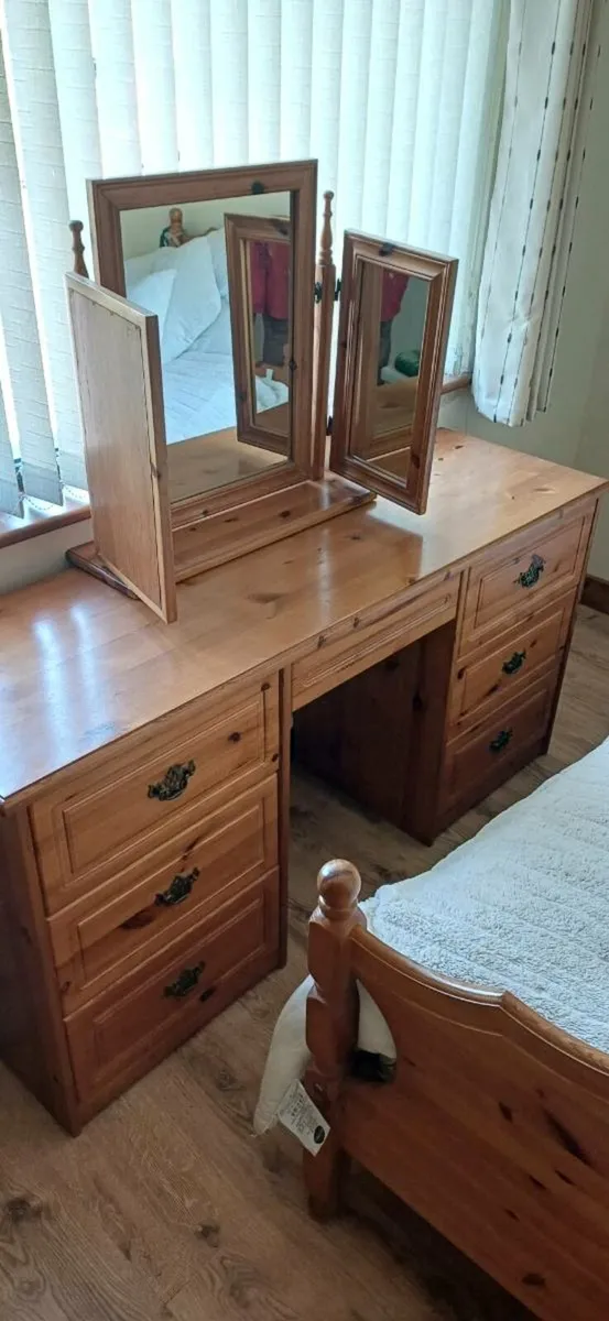 Bedroom Furniture Set - Image 1