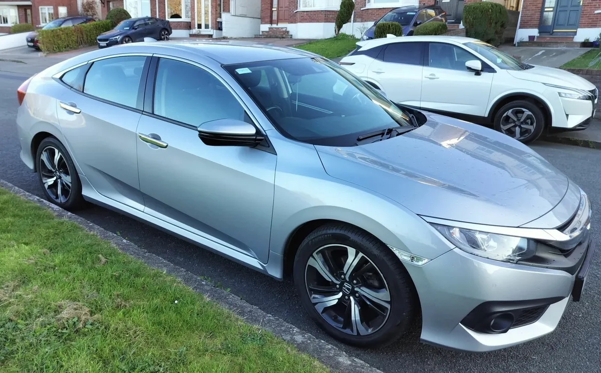 Honda Civic 2020 - Image 2