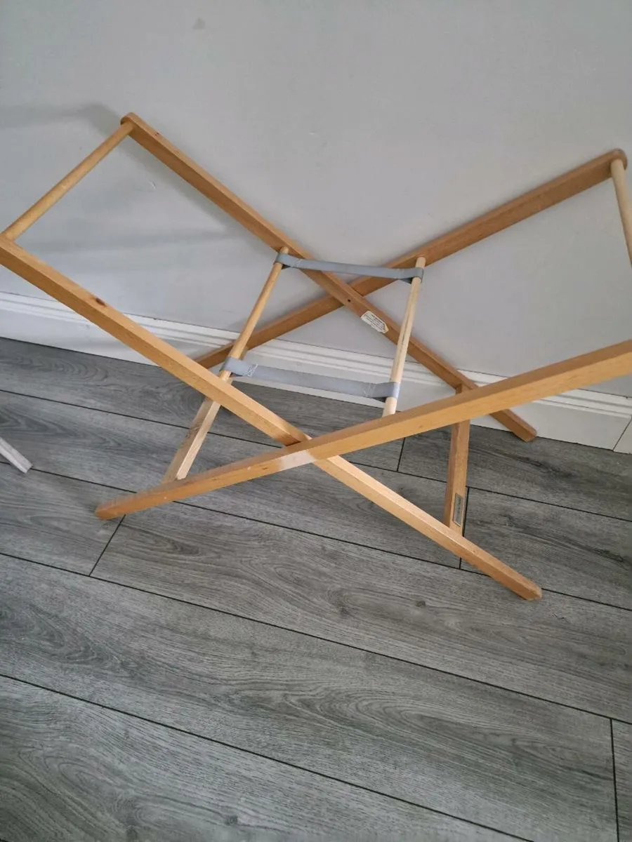 Bassinet stand - Image 1