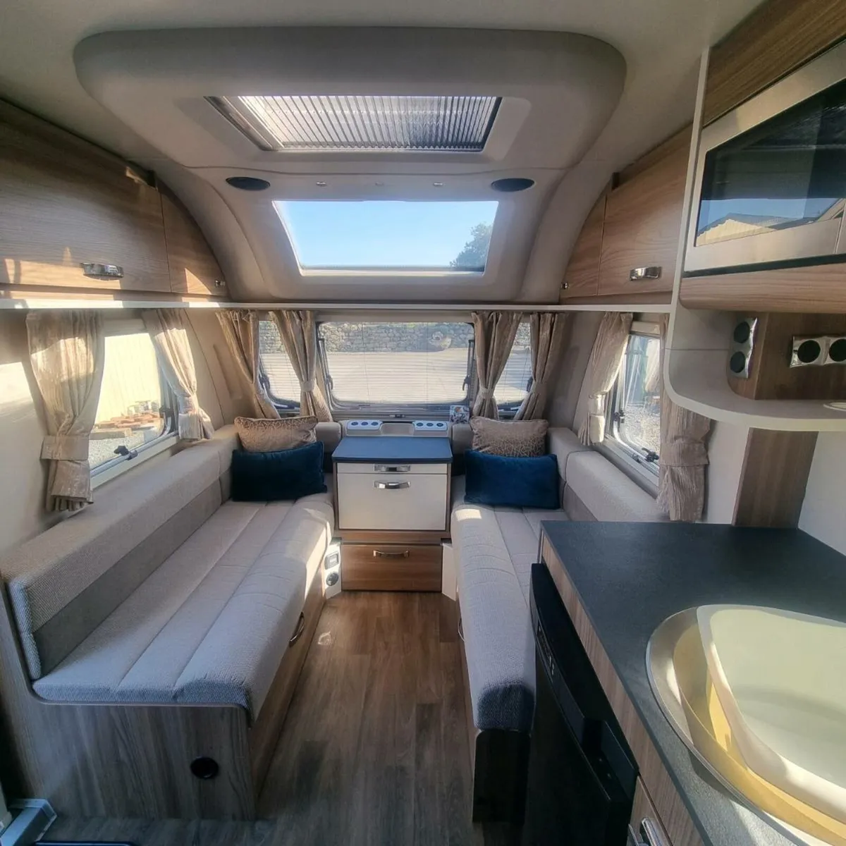2021 swift caravan - Image 4